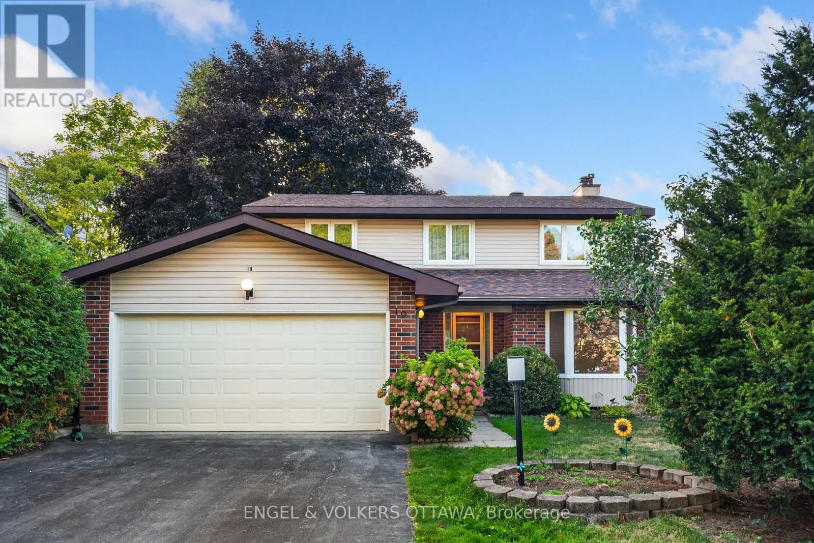 19 MCCLURE CRESCENT