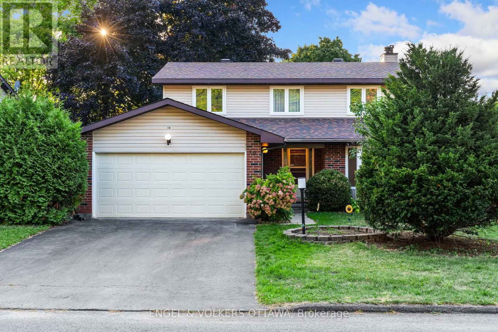 19 MCCLURE CRESCENT