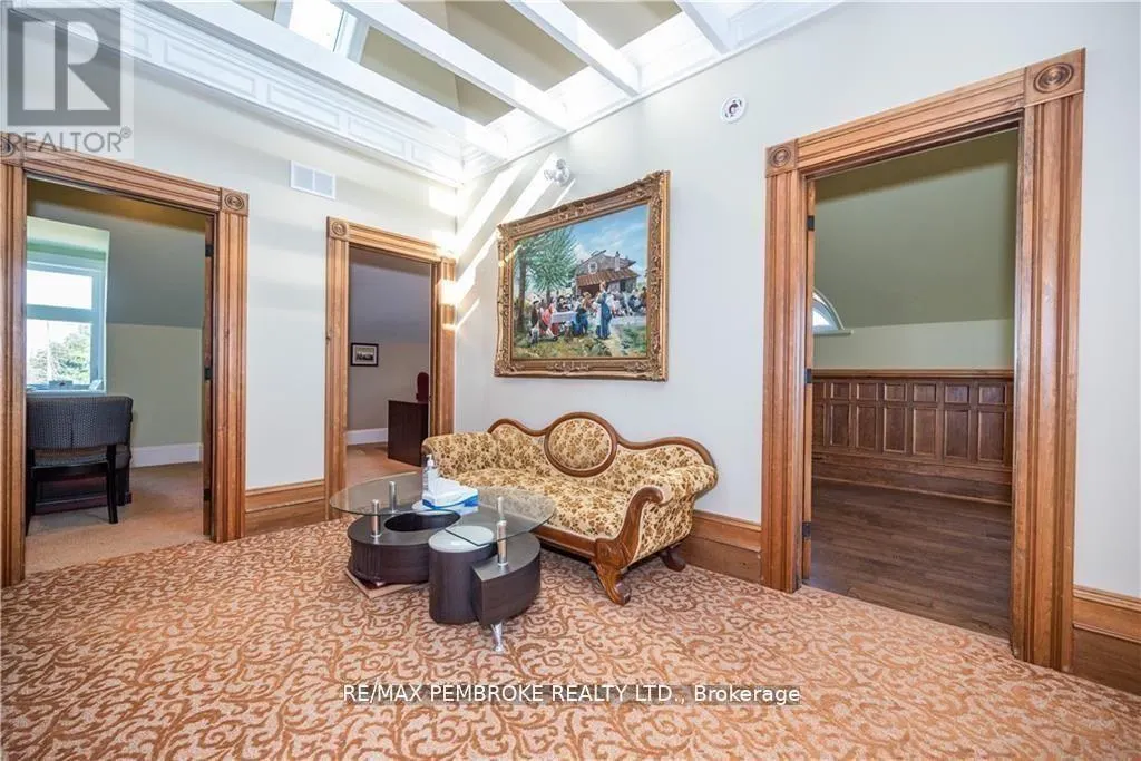 464 PEMBROKE STREET W