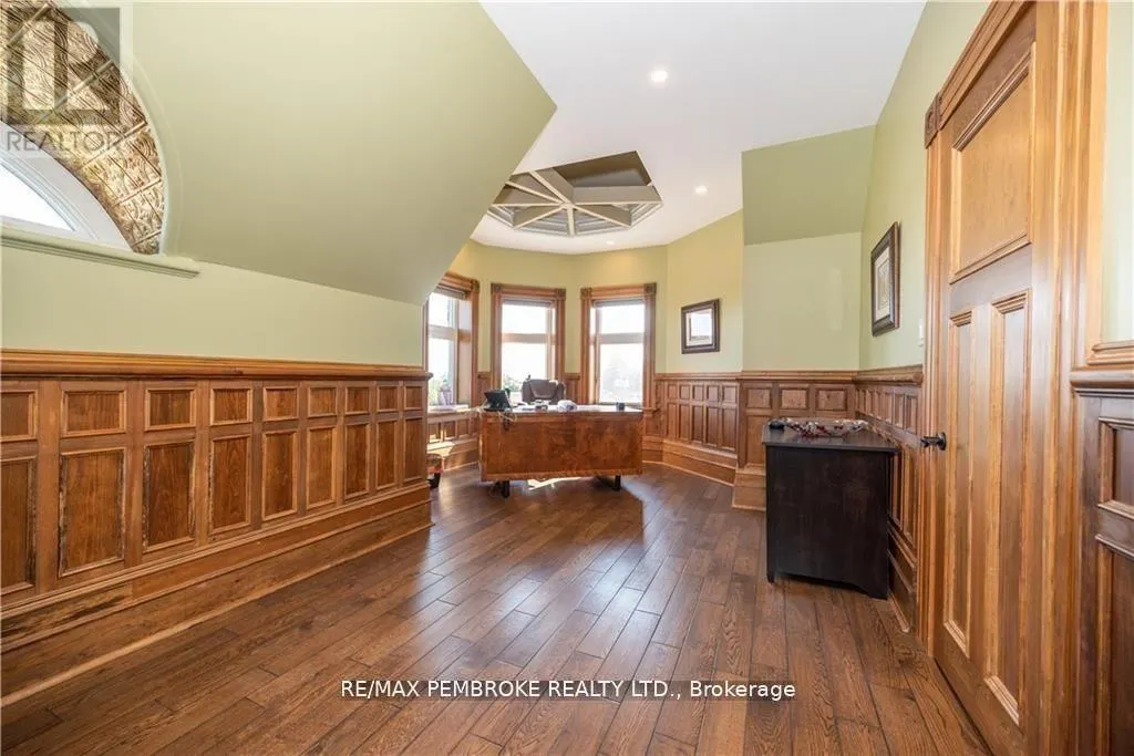 464 PEMBROKE STREET W