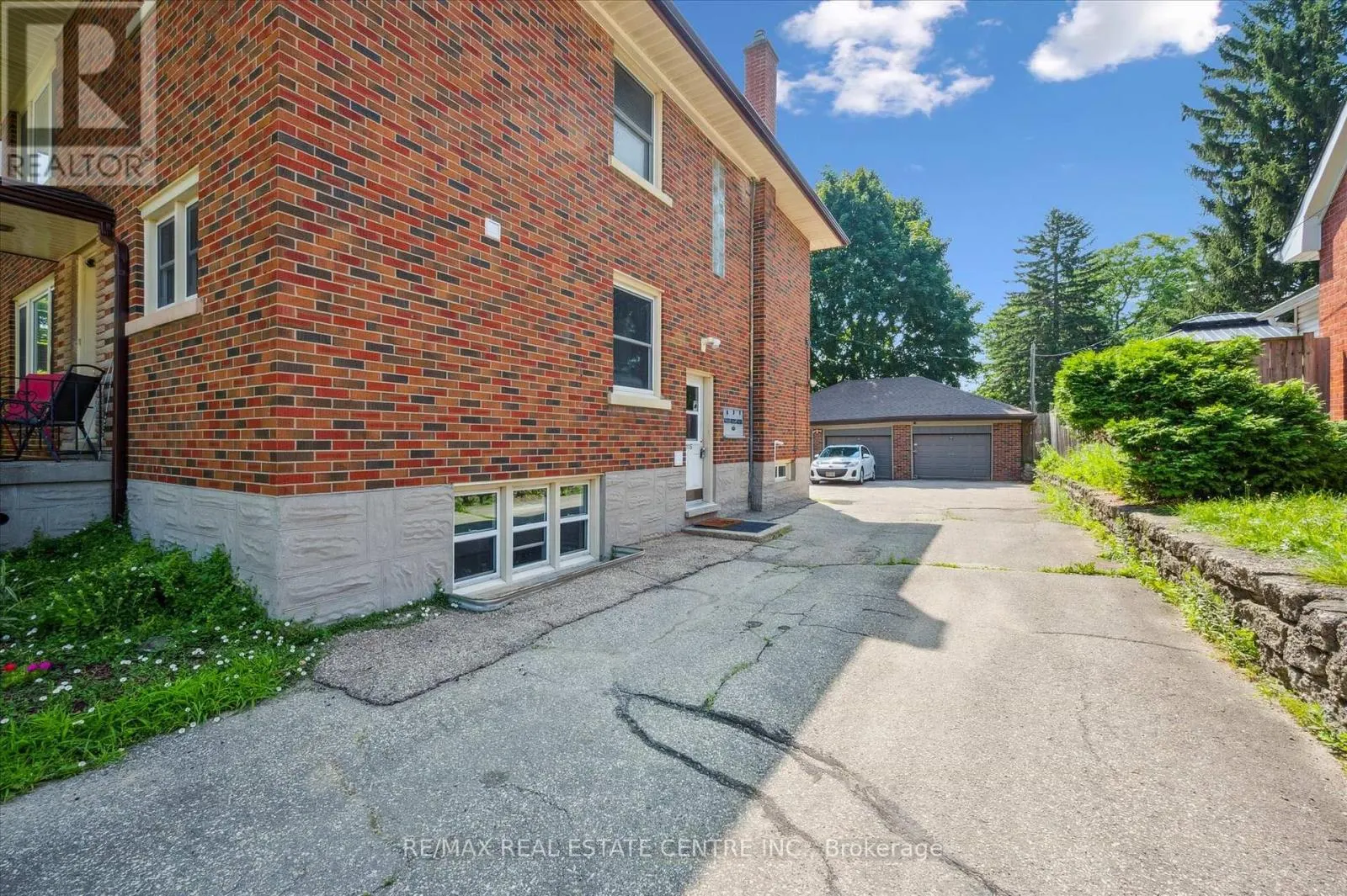 2 - 115 MARLBOROUGH AVENUE