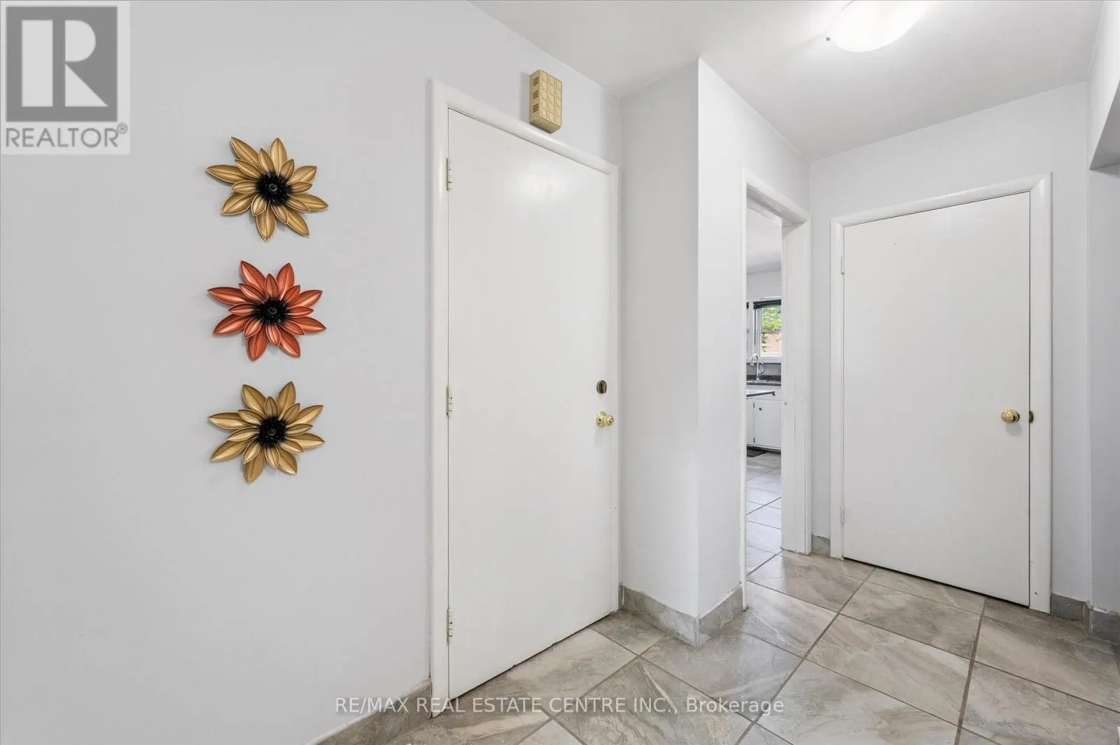 2 - 115 MARLBOROUGH AVENUE