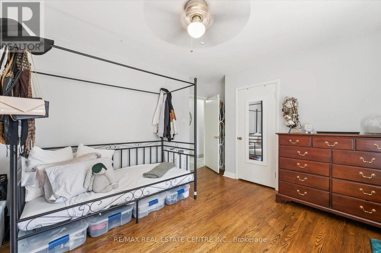 2 - 115 MARLBOROUGH AVENUE