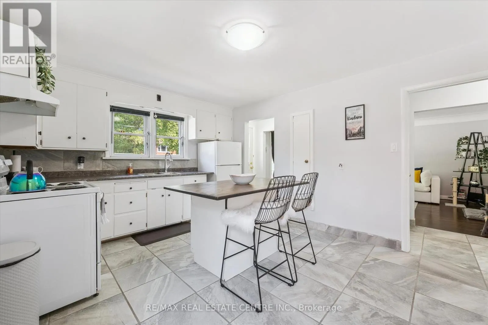 2 - 115 MARLBOROUGH AVENUE