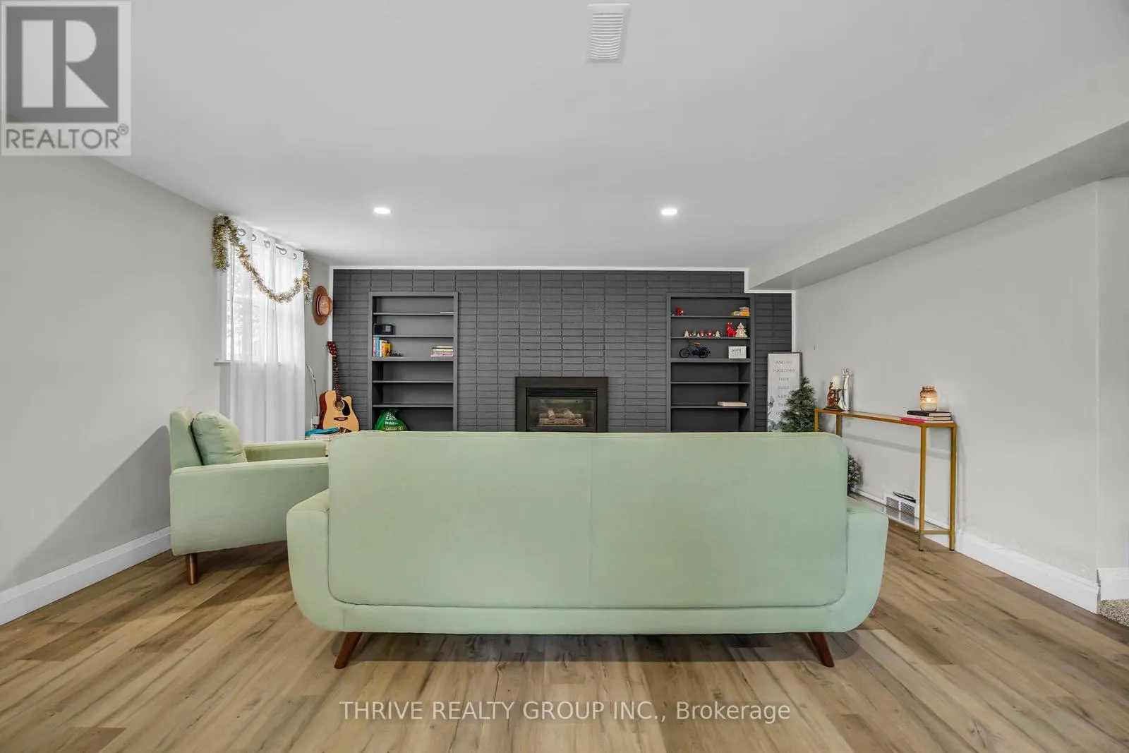 425 RIVERSIDE DRIVE