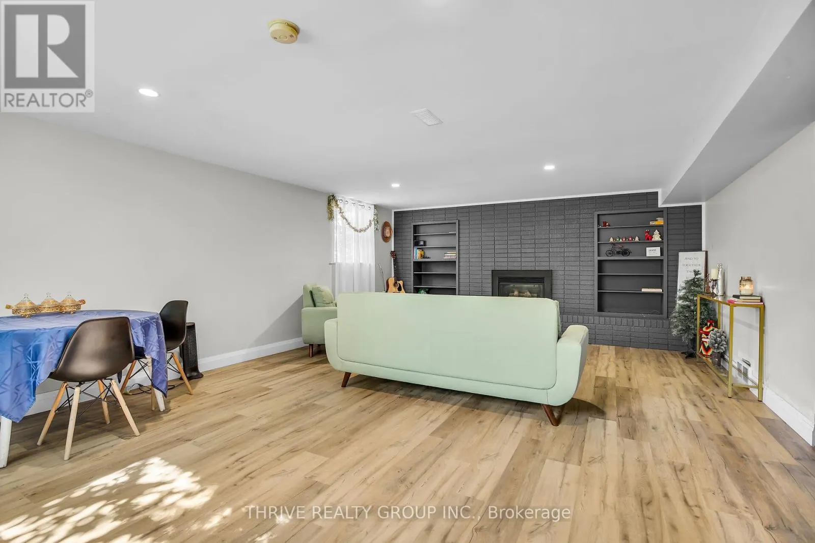 425 RIVERSIDE DRIVE