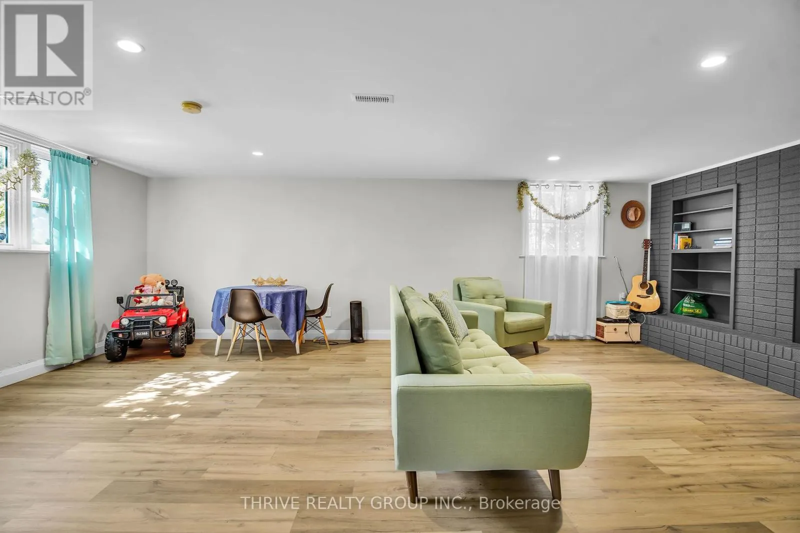425 RIVERSIDE DRIVE