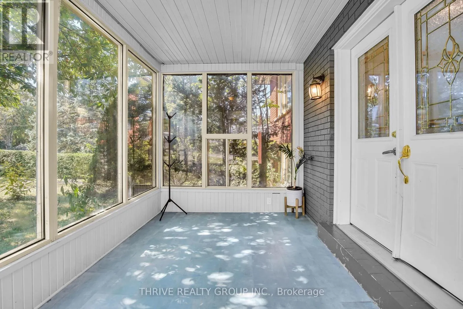 425 RIVERSIDE DRIVE