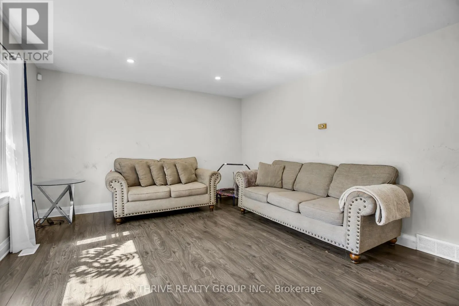 425 RIVERSIDE DRIVE