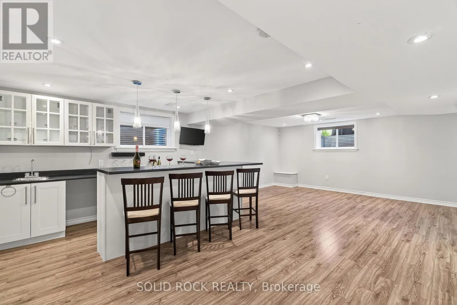 520 ELM PARK AVENUE