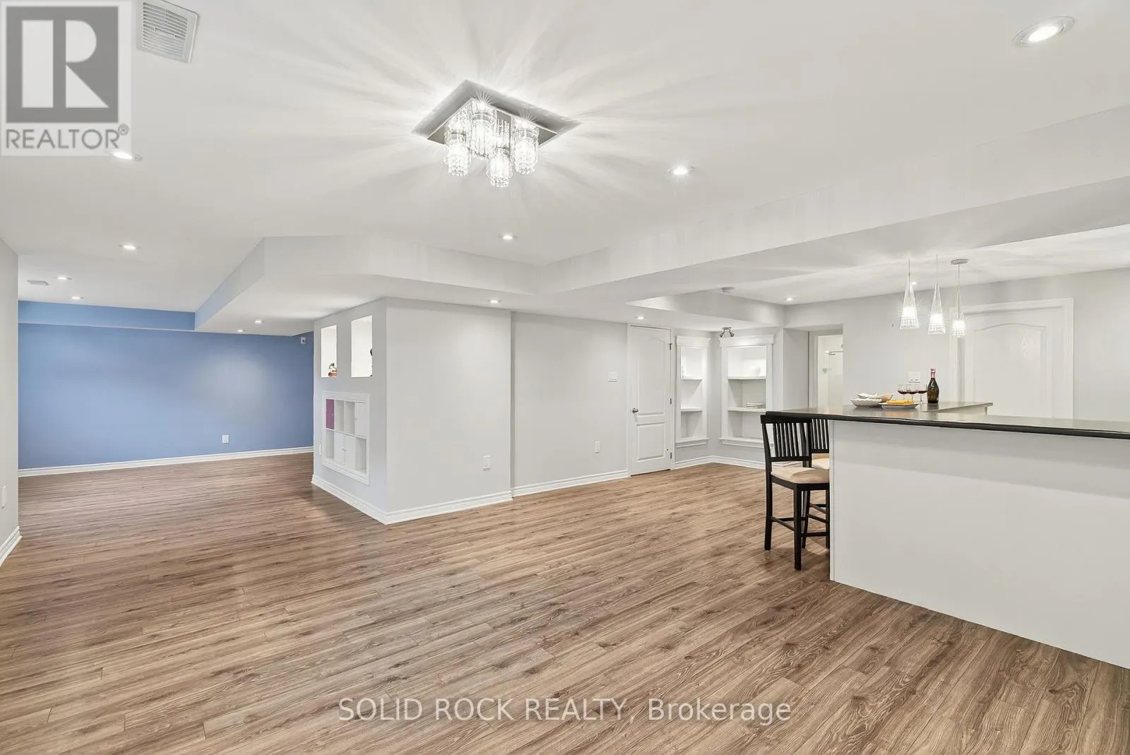 520 ELM PARK AVENUE