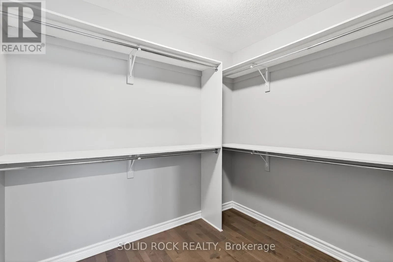 520 ELM PARK AVENUE