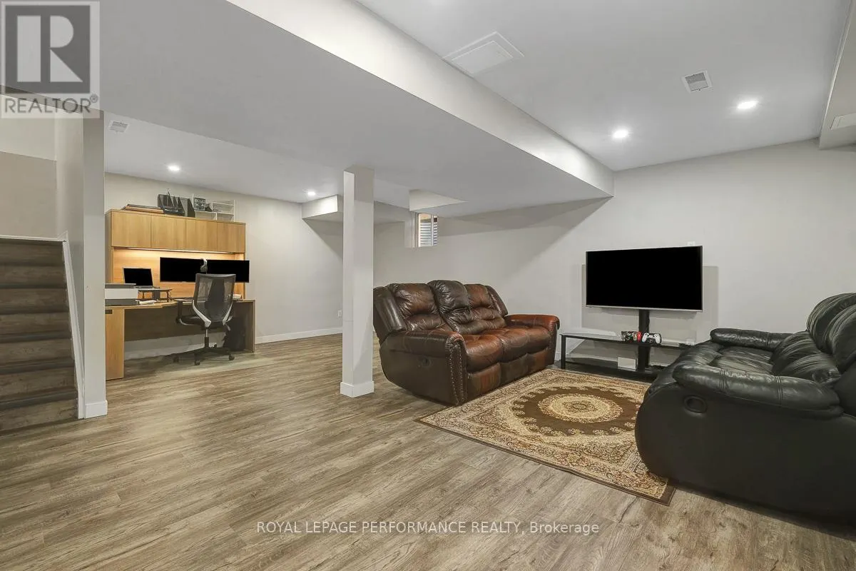 417 MEADOWHAWK CRESCENT