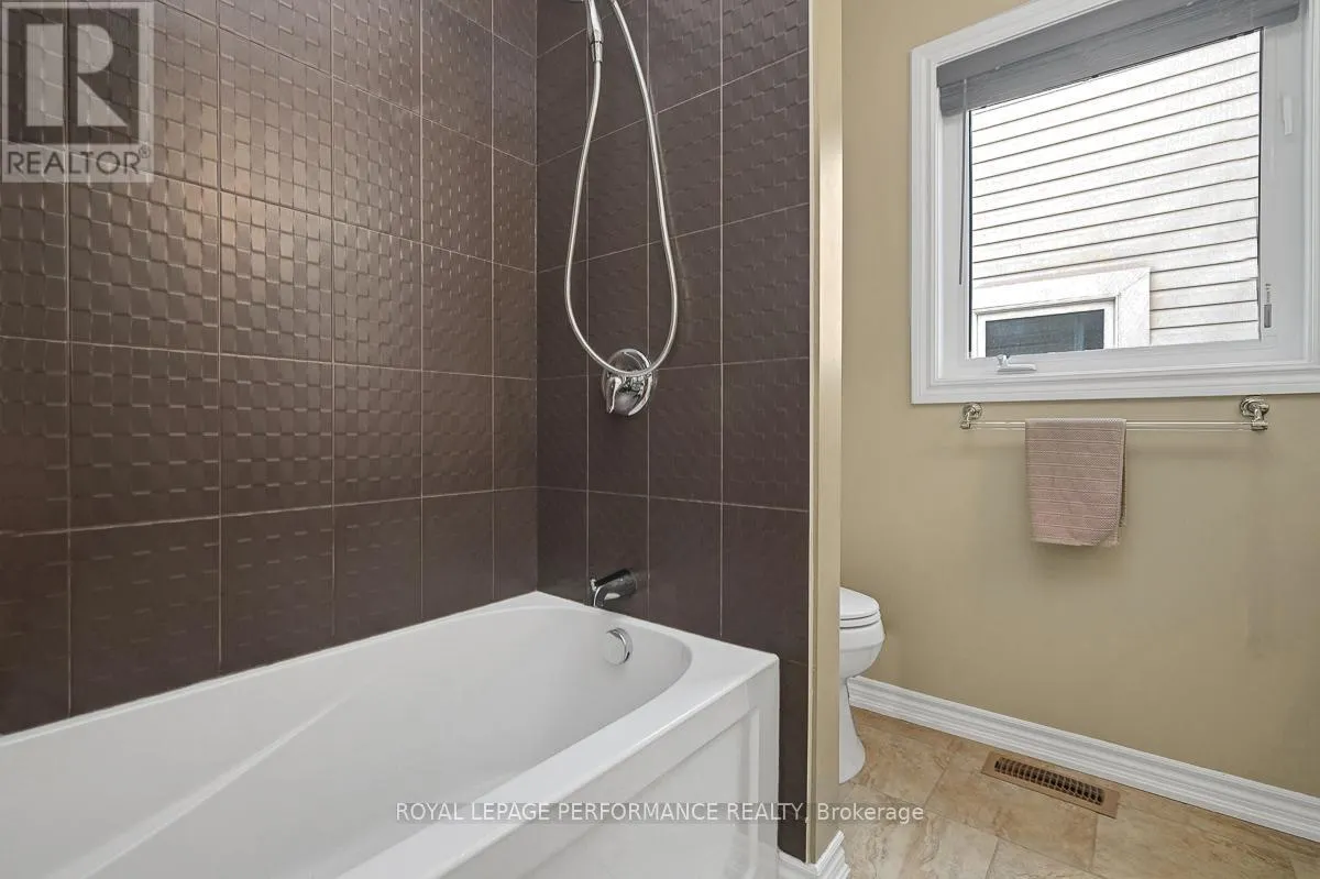 417 MEADOWHAWK CRESCENT