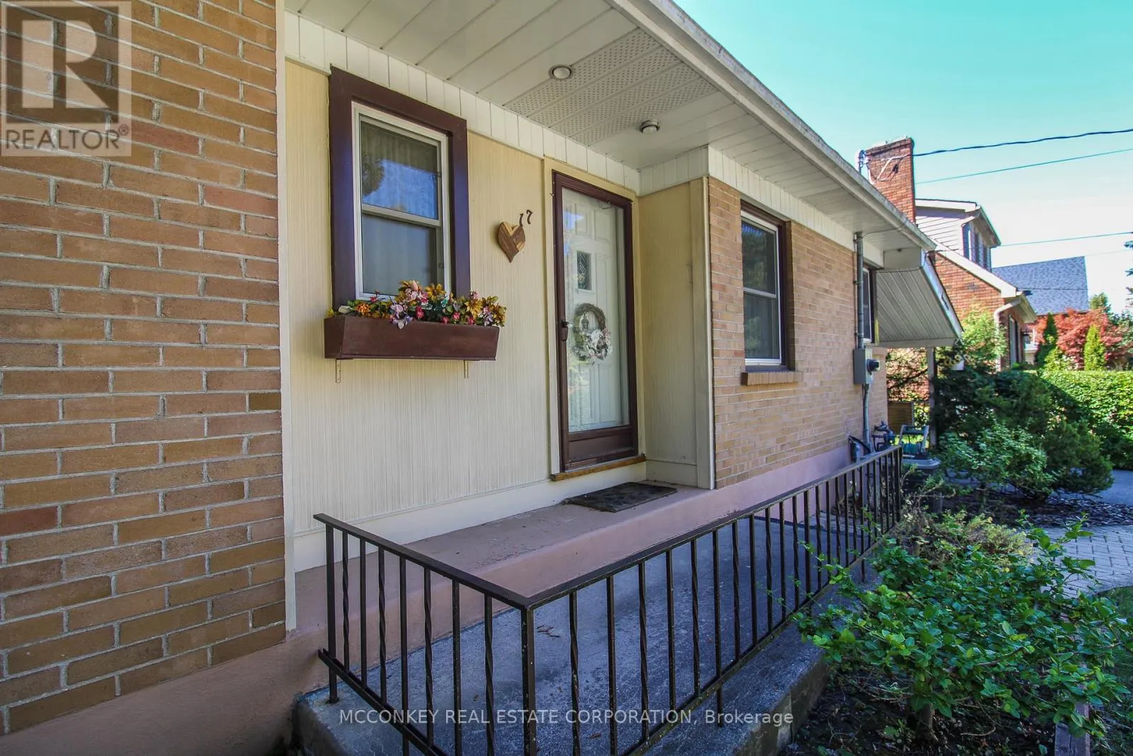 17 ENGLEBURN PLACE