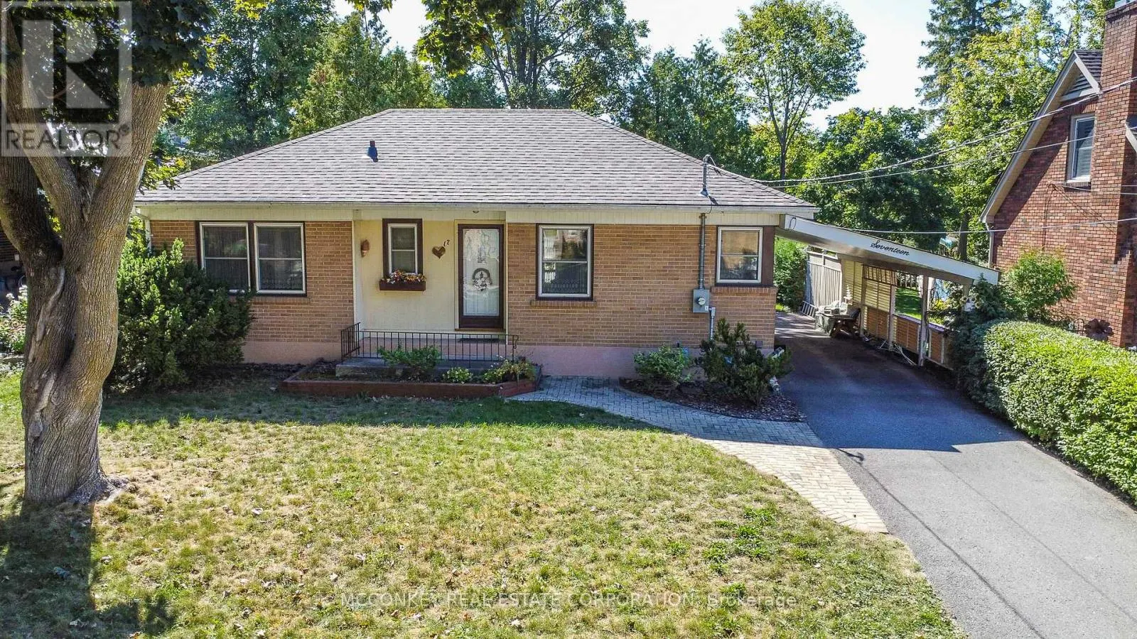 17 ENGLEBURN PLACE