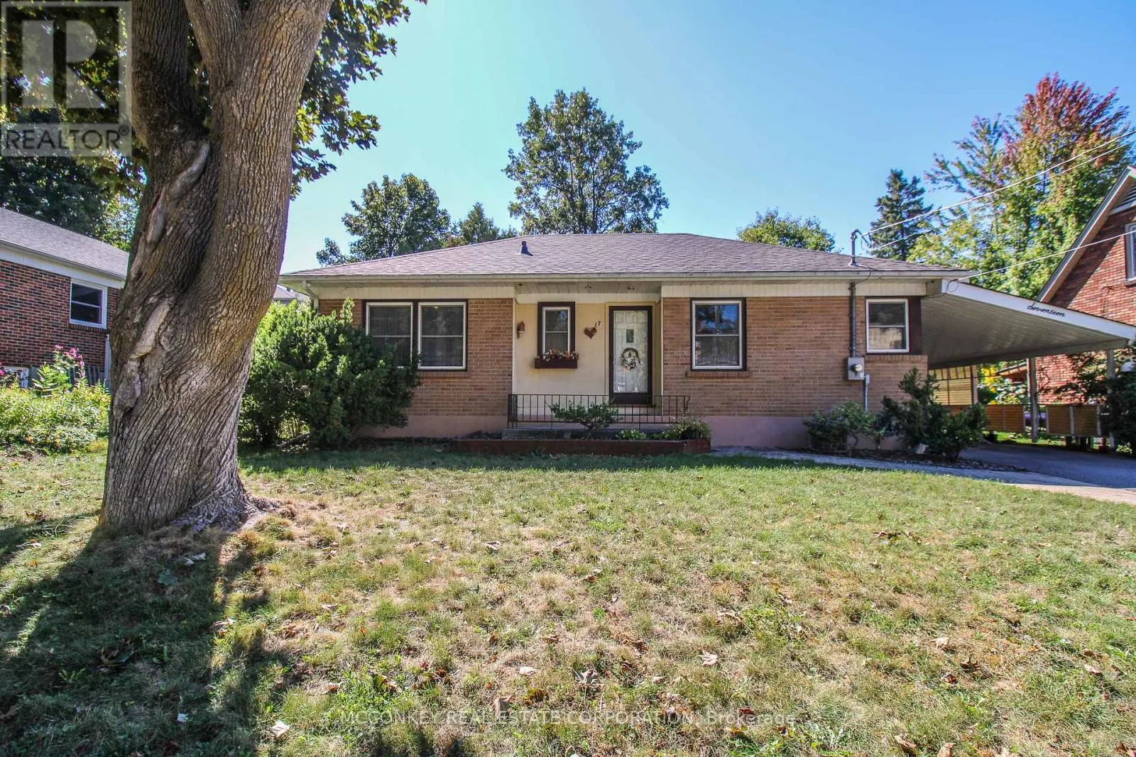17 ENGLEBURN PLACE