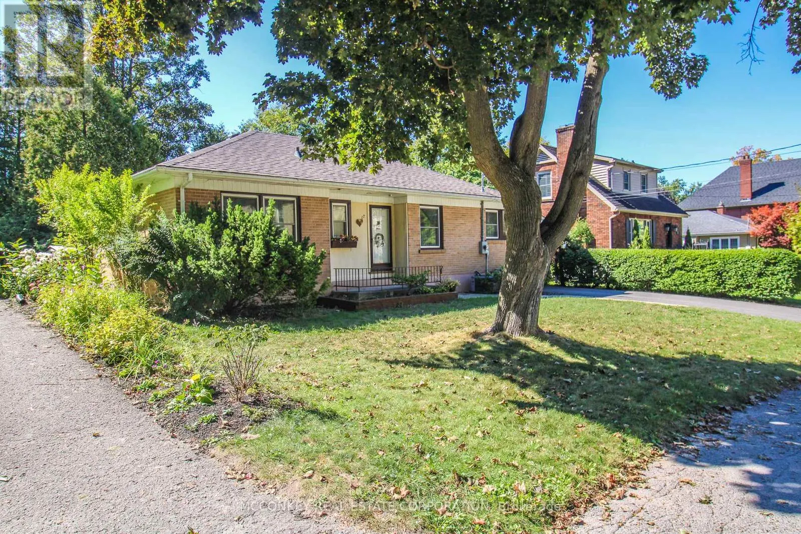 17 ENGLEBURN PLACE