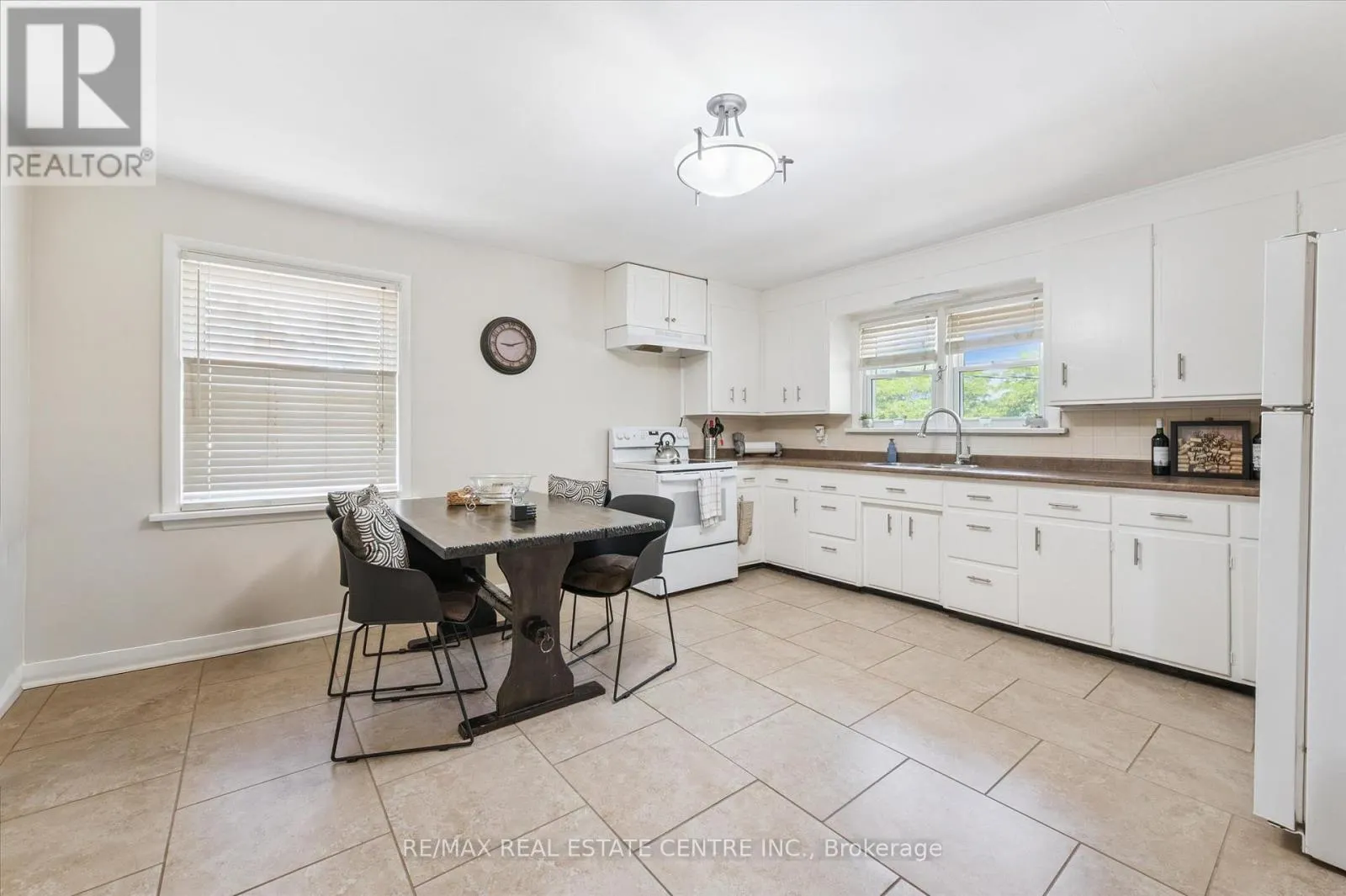 3 - 115 MARLBOROUGH AVENUE
