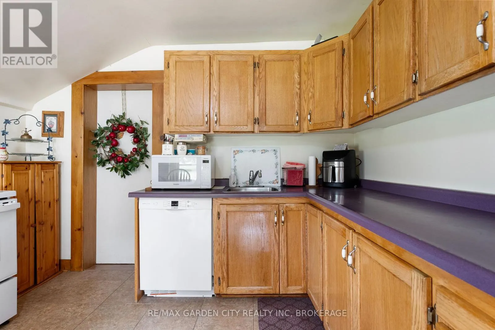 5400 NORTH SERVICE ROAD