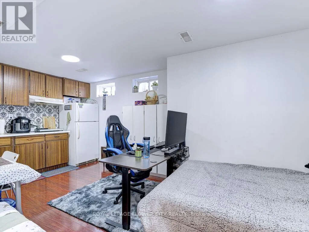 24 - 250 AINSLIE STREET