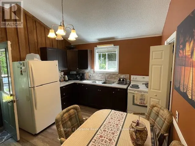 1052 KENSINGTON ROAD