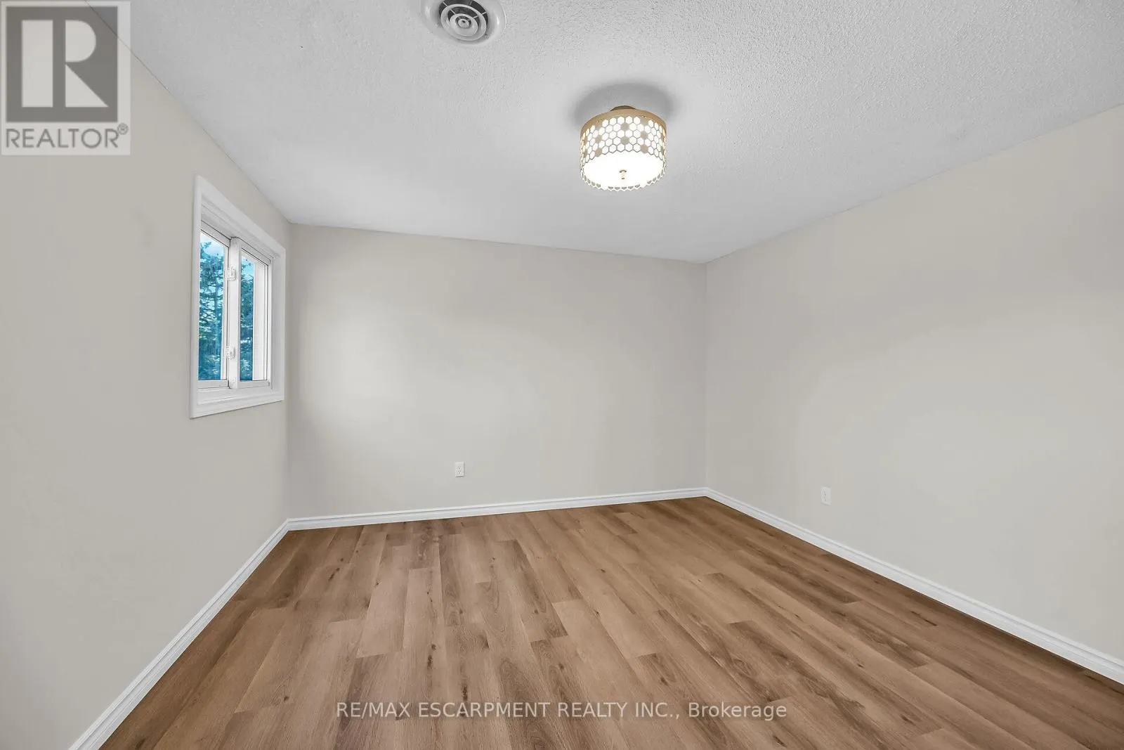 494 KORTRIGHT ROAD W