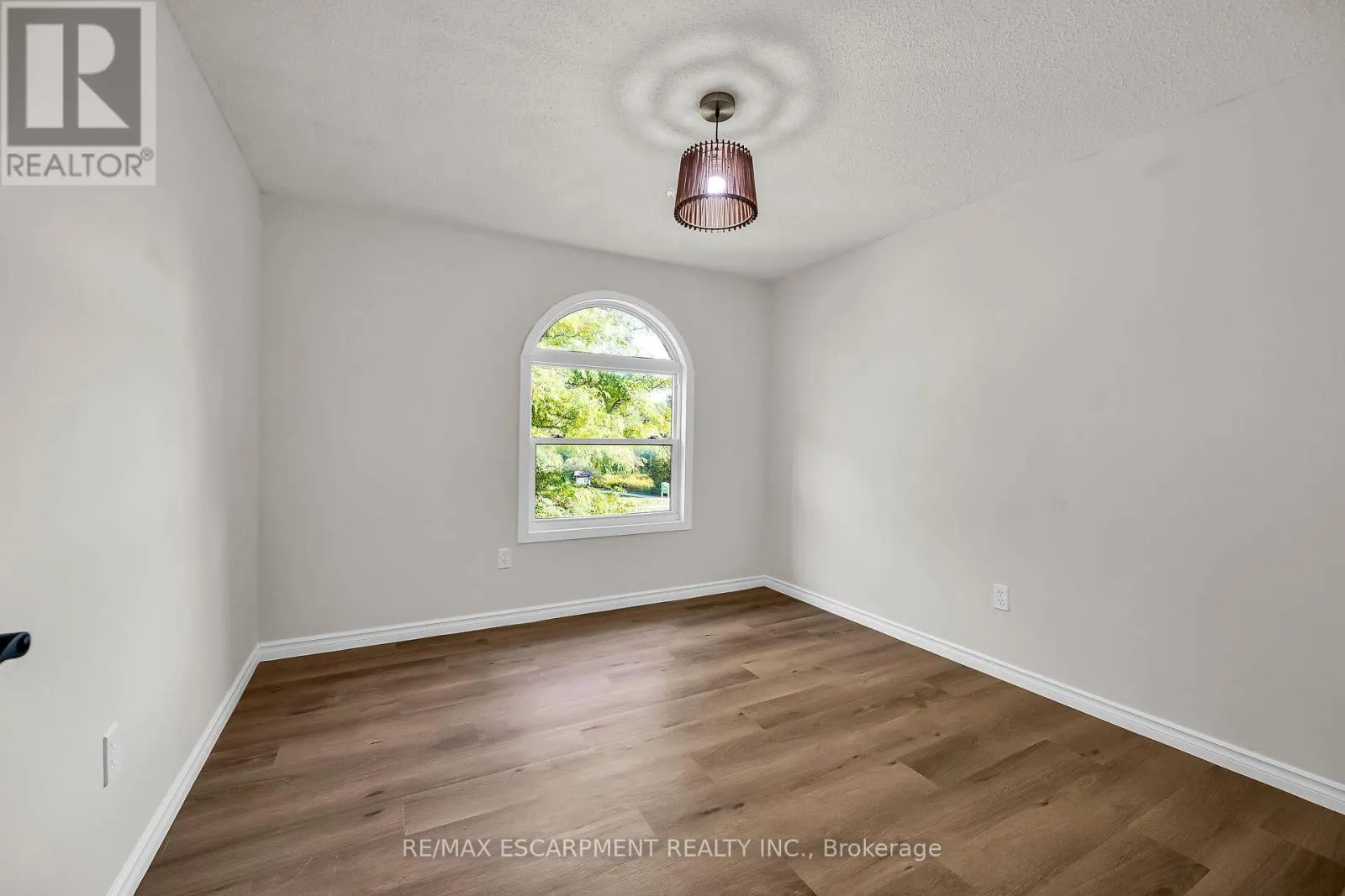 494 KORTRIGHT ROAD W