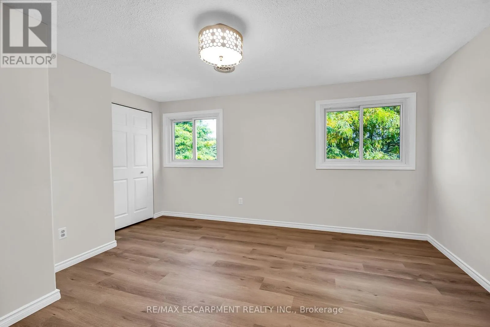 494 KORTRIGHT ROAD W