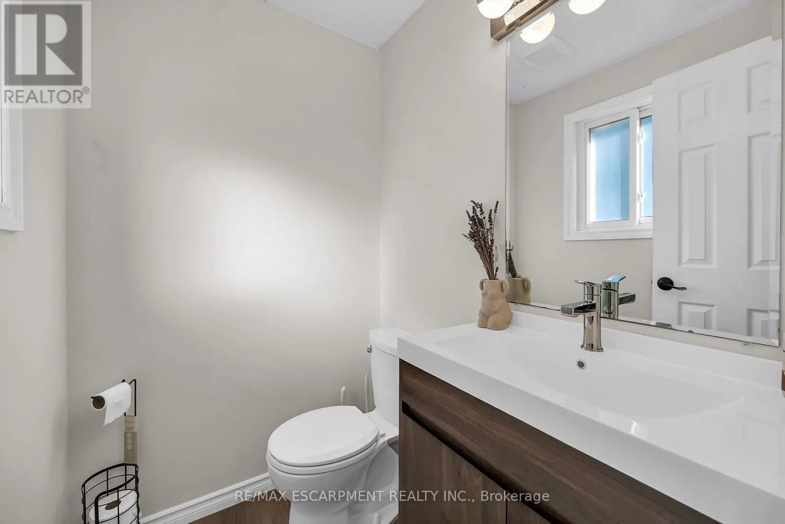 494 KORTRIGHT ROAD W