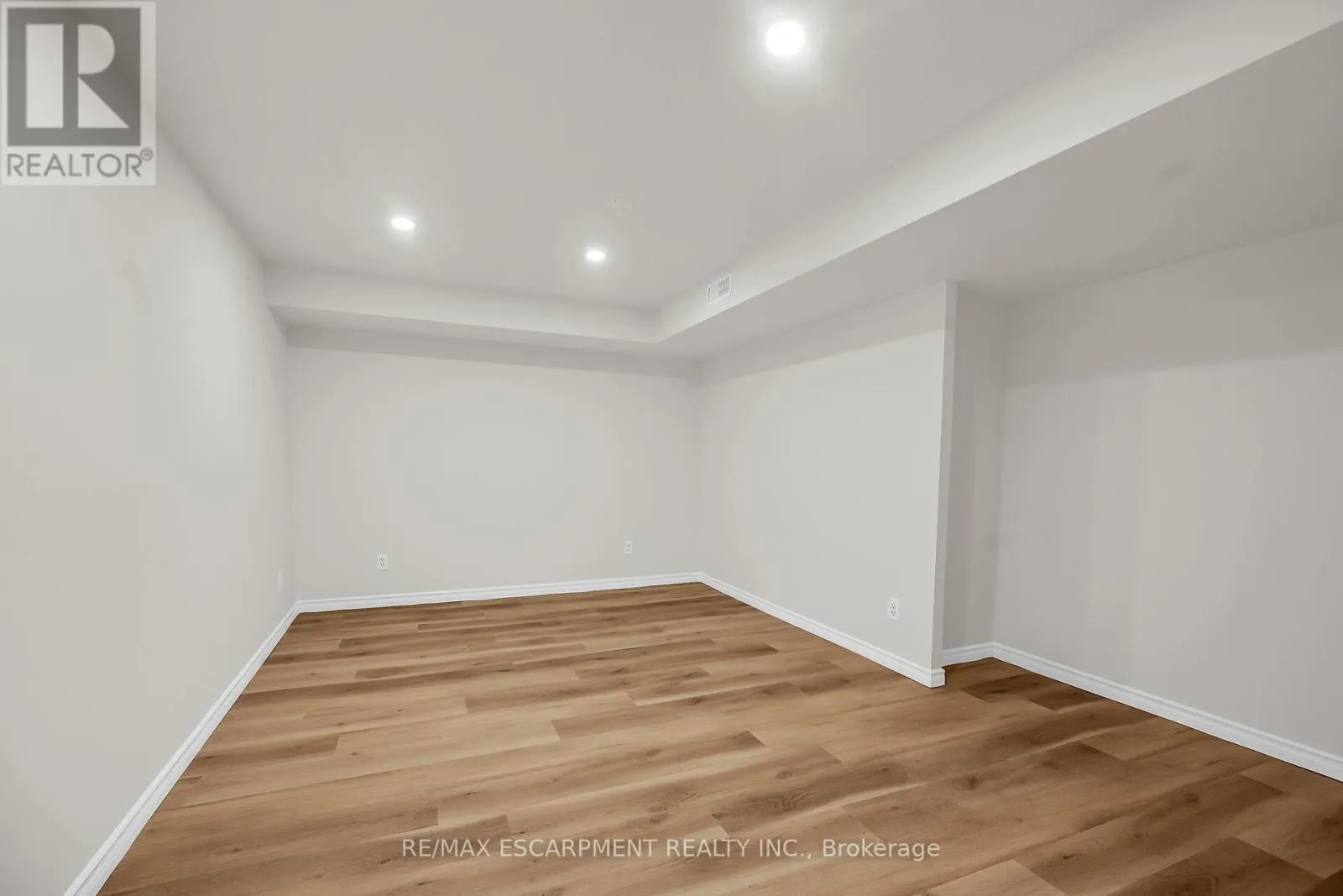 494 KORTRIGHT ROAD W