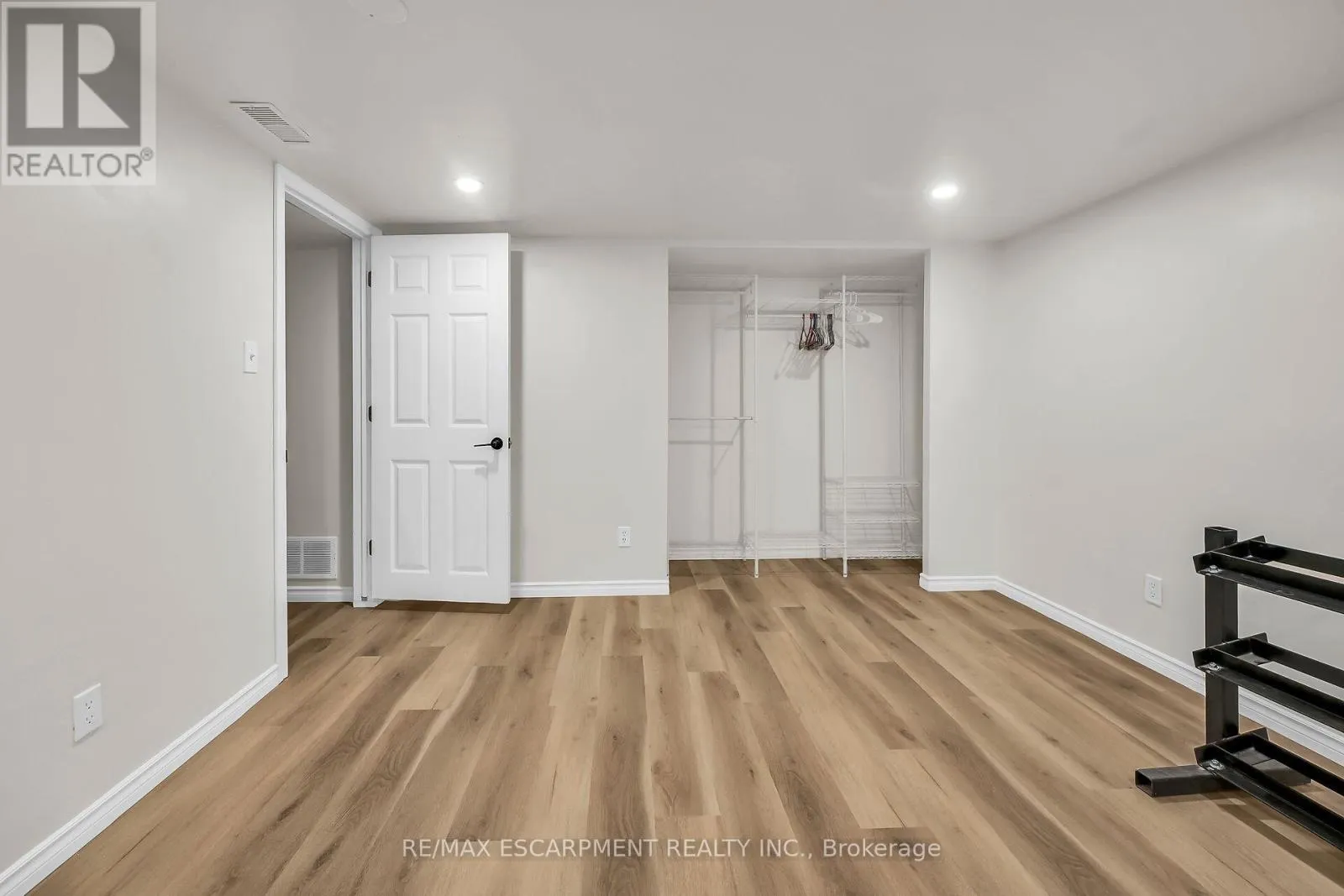 494 KORTRIGHT ROAD W