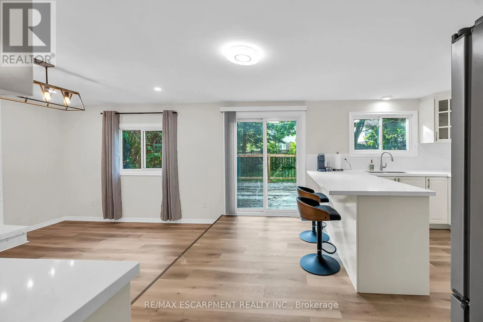 494 KORTRIGHT ROAD W