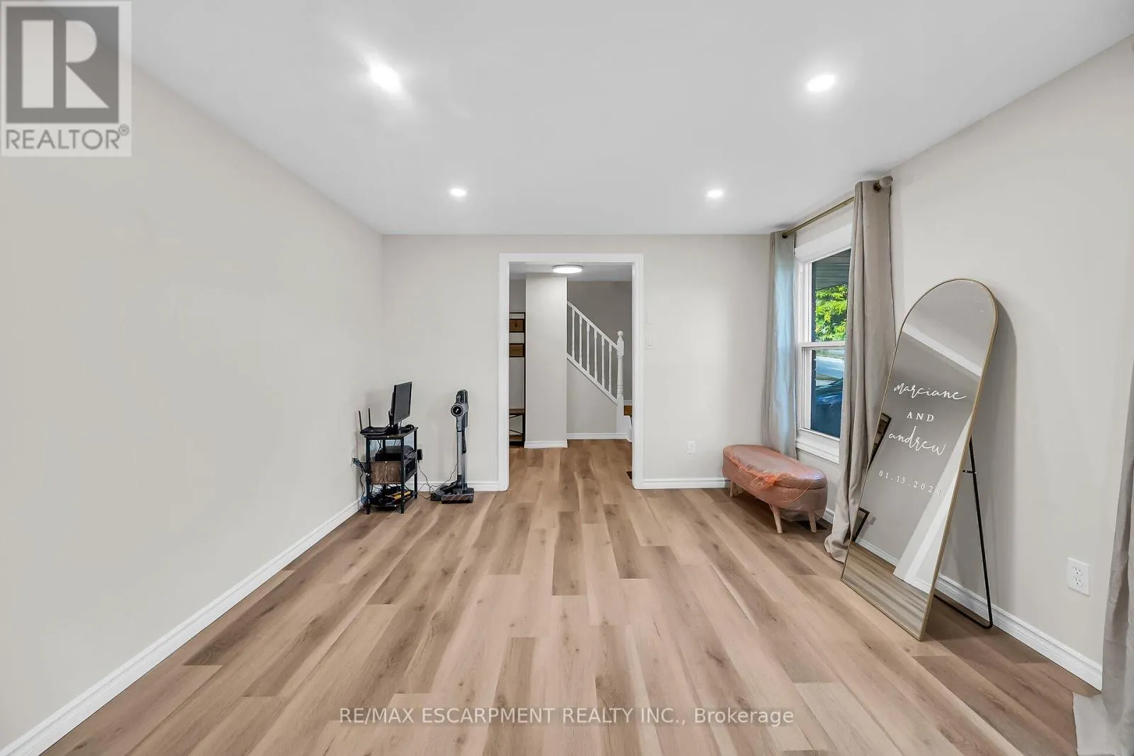 494 KORTRIGHT ROAD W