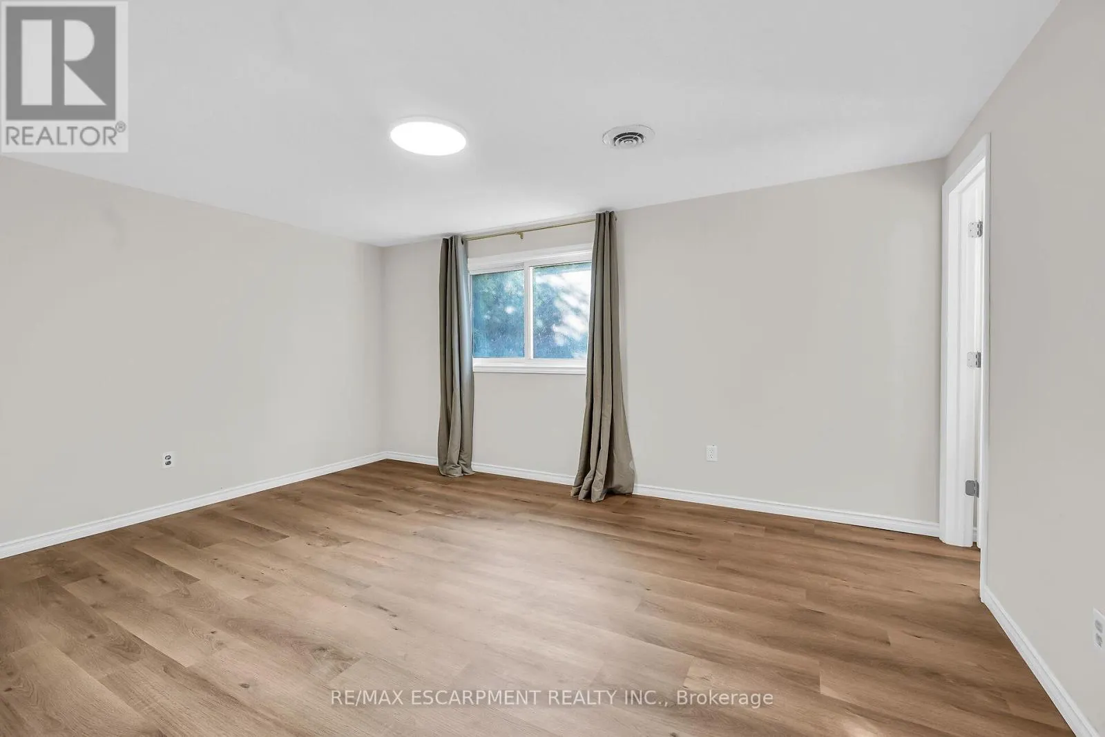 494 KORTRIGHT ROAD W