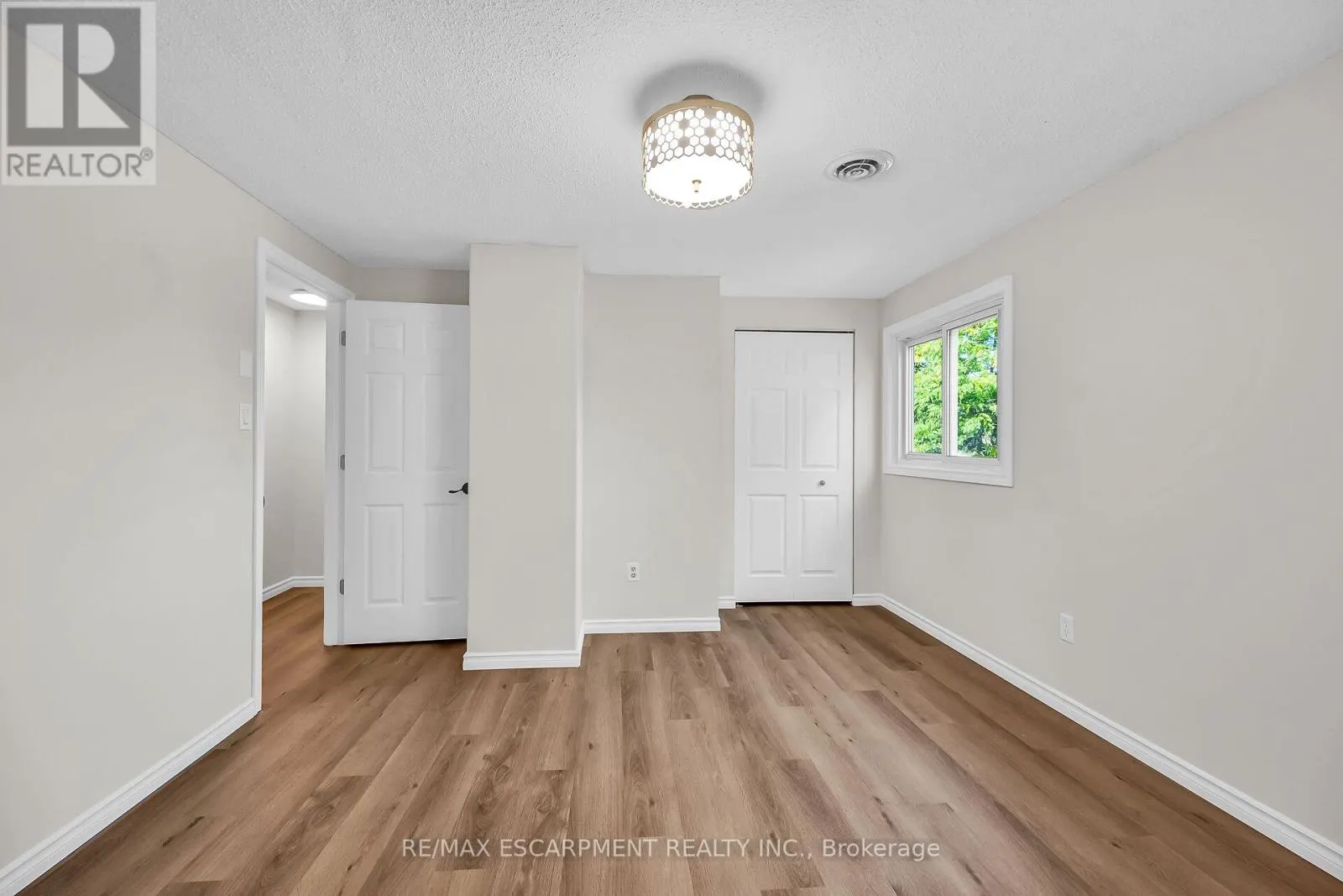 494 KORTRIGHT ROAD W