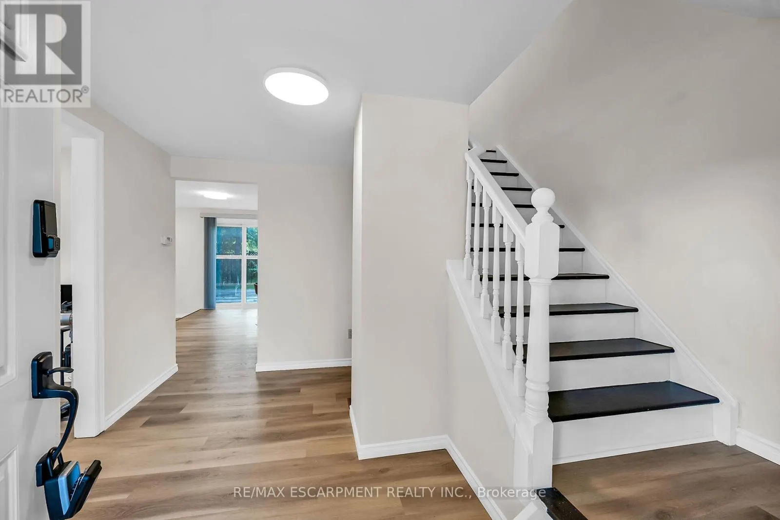 494 KORTRIGHT ROAD W