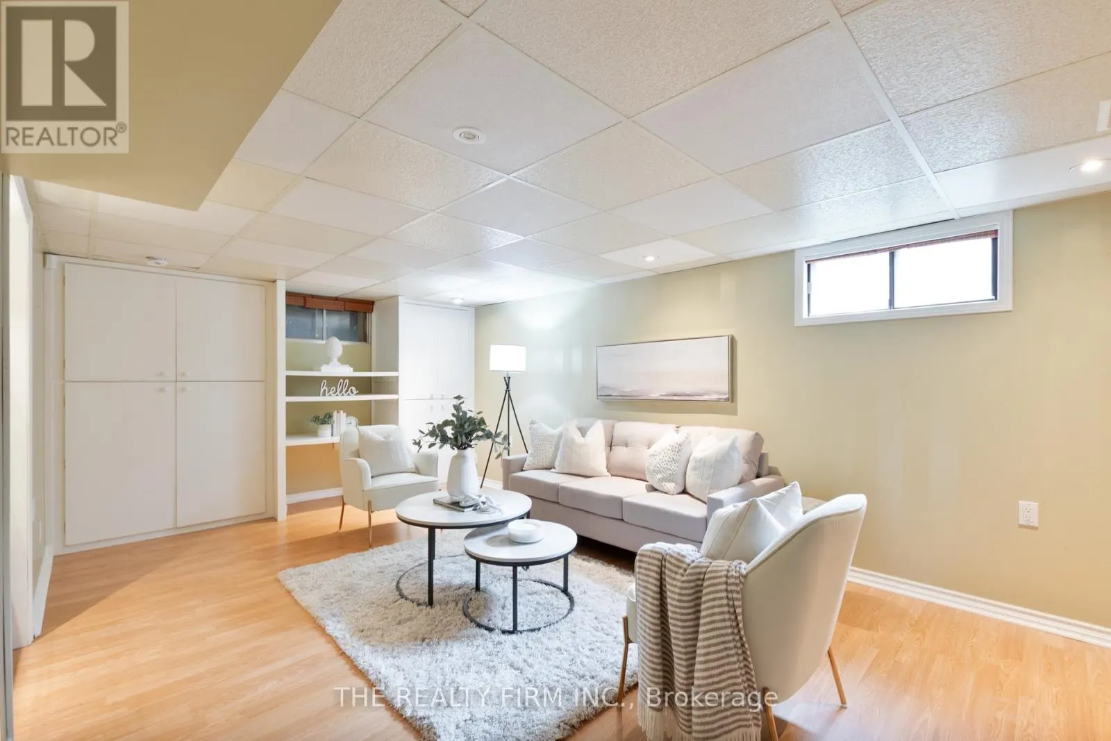 23 TOULON CRESCENT