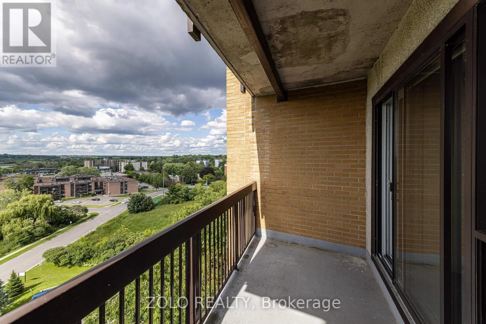 909 - 66 GREENVIEW DRIVE