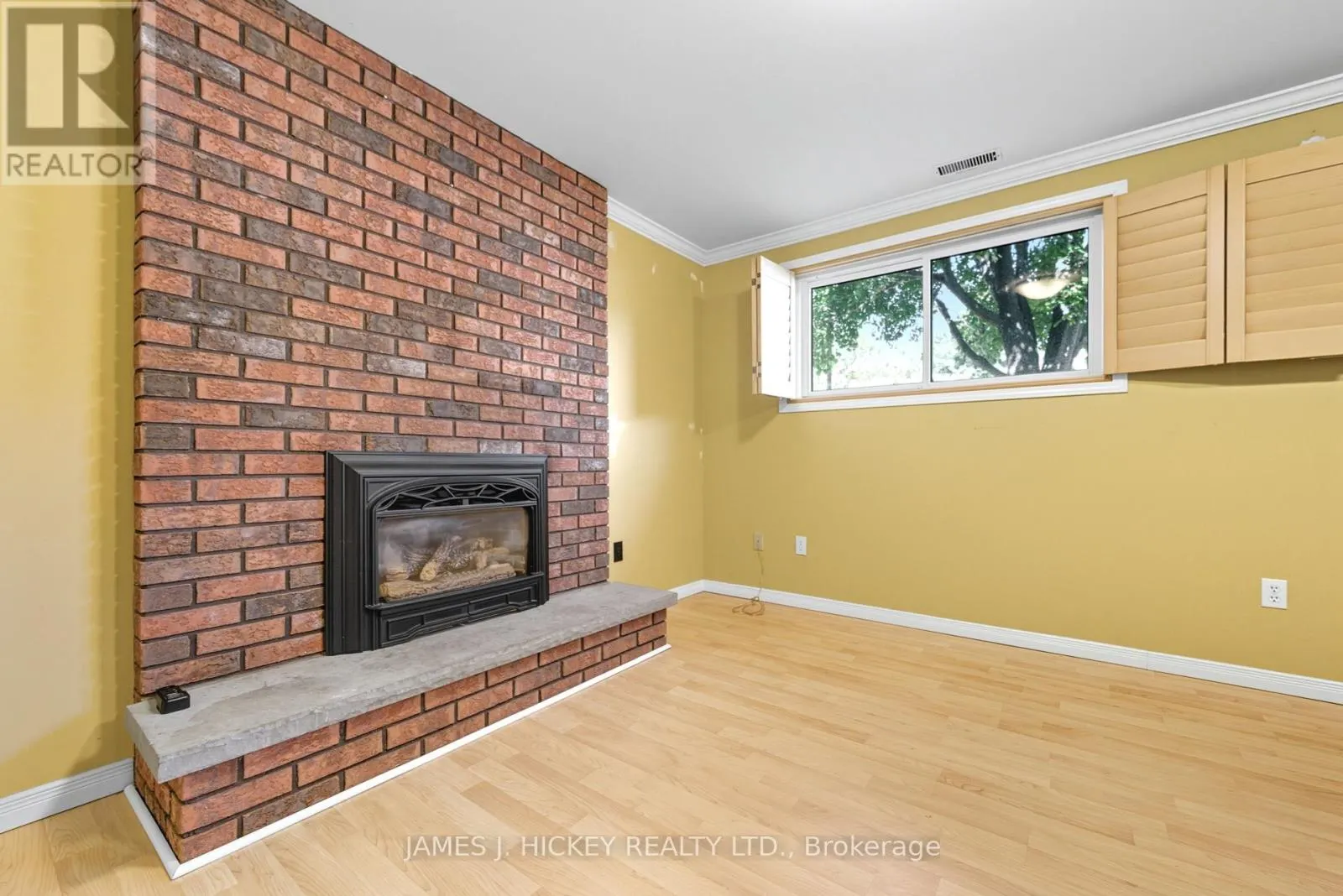 119 FRONTENAC CRESCENT