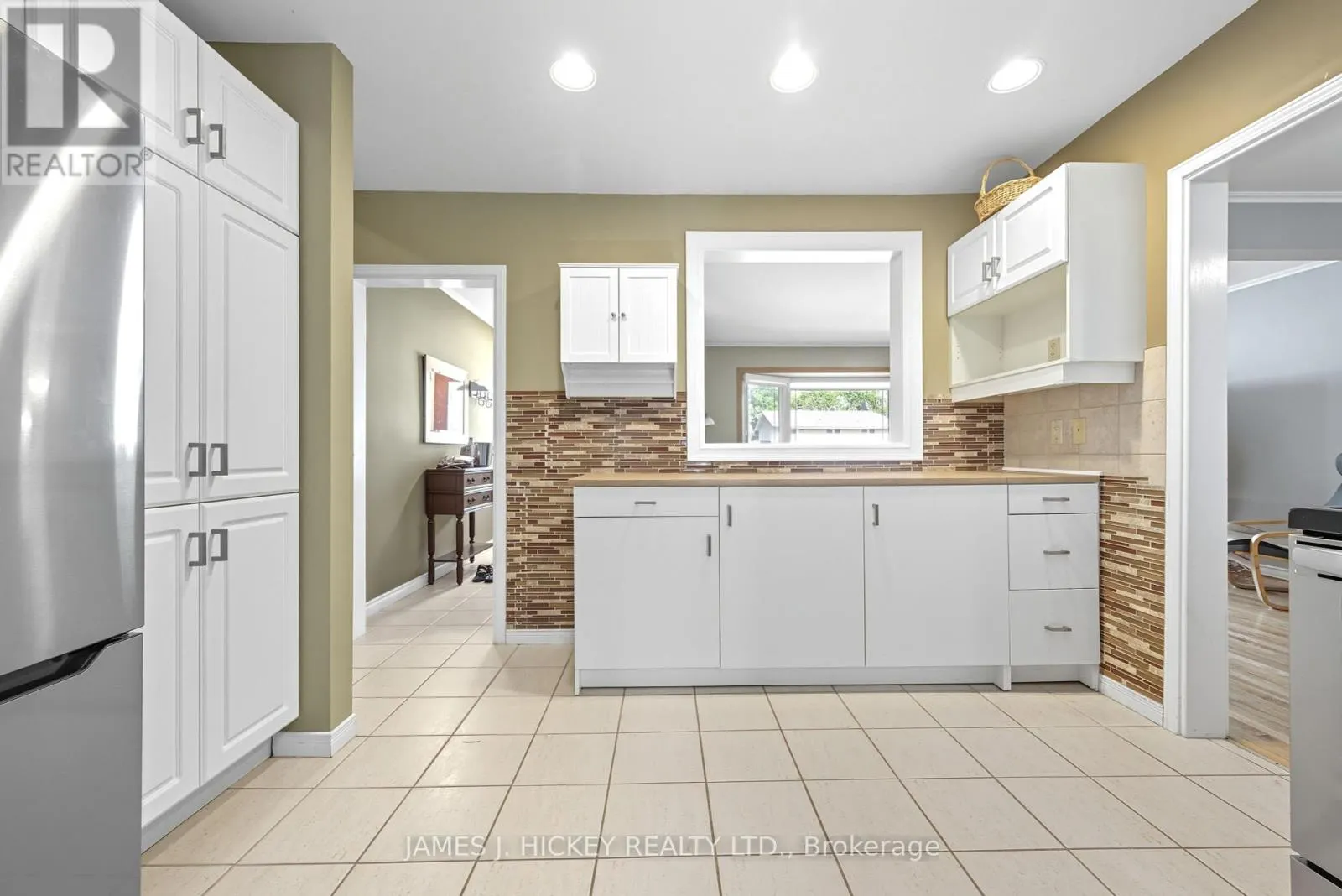 119 FRONTENAC CRESCENT