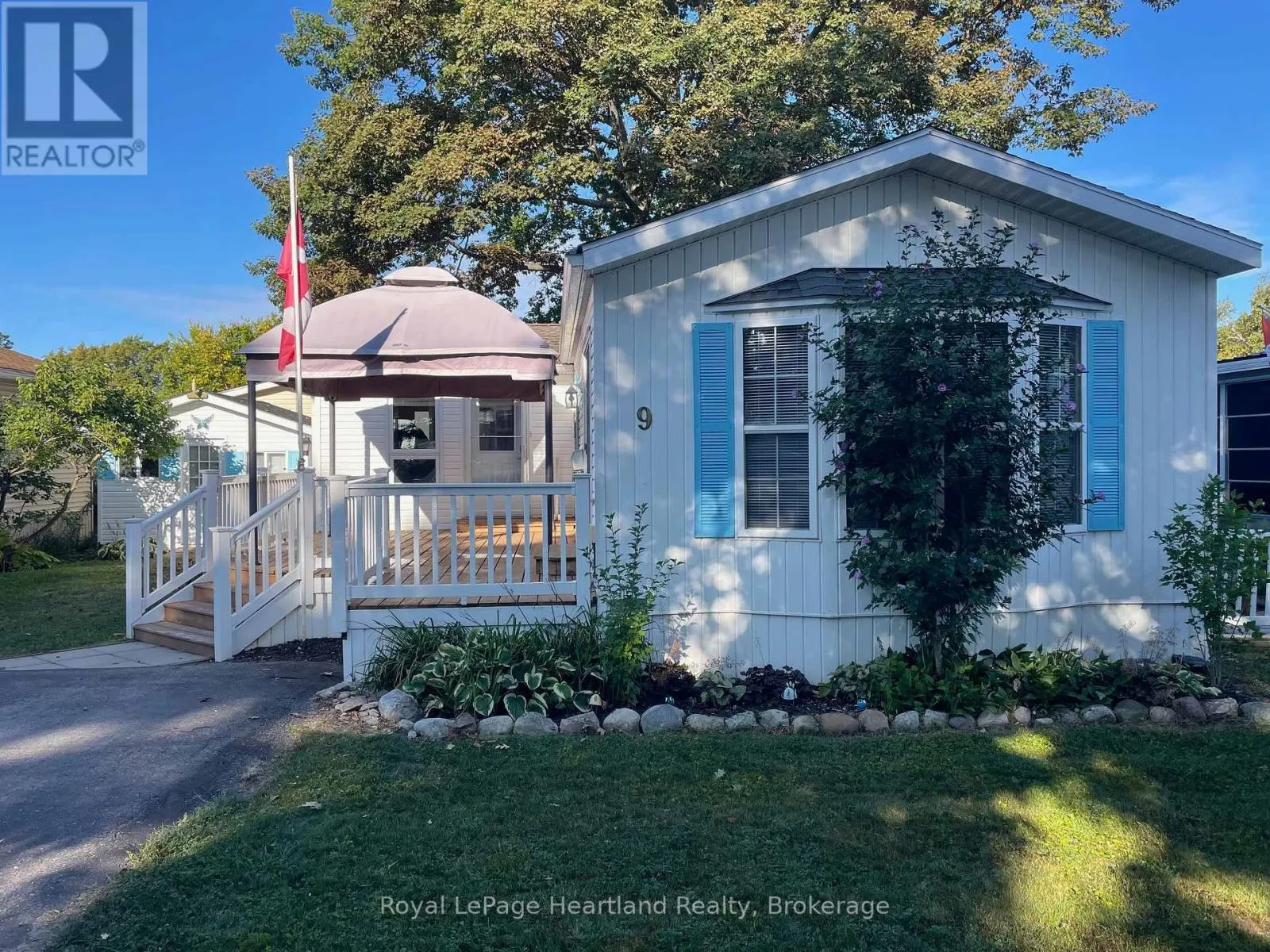 9 ALGONQUIN LANE