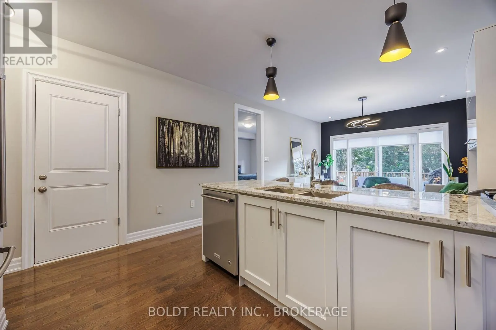 28 WINDSOR CIRCLE