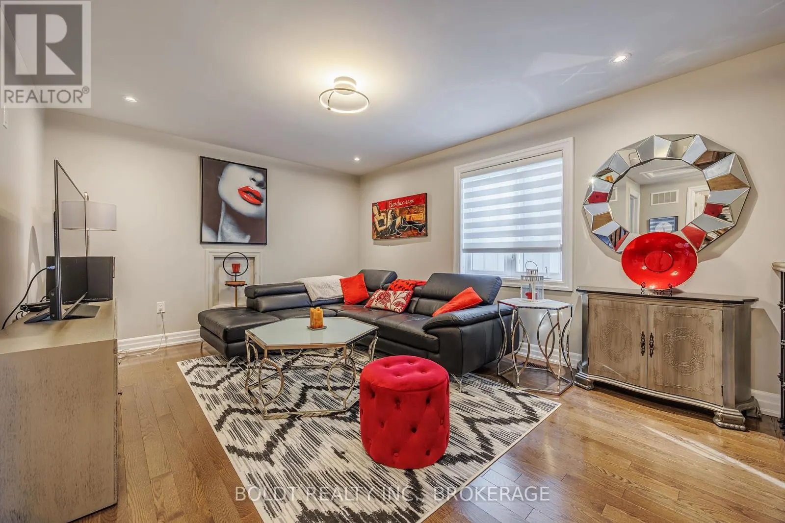 28 WINDSOR CIRCLE