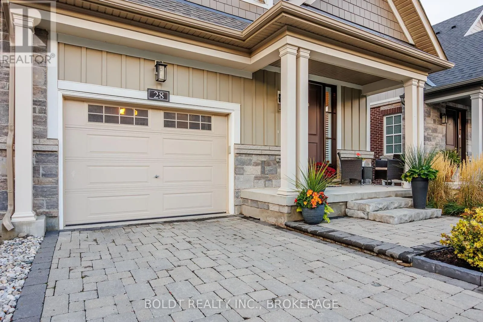 28 WINDSOR CIRCLE