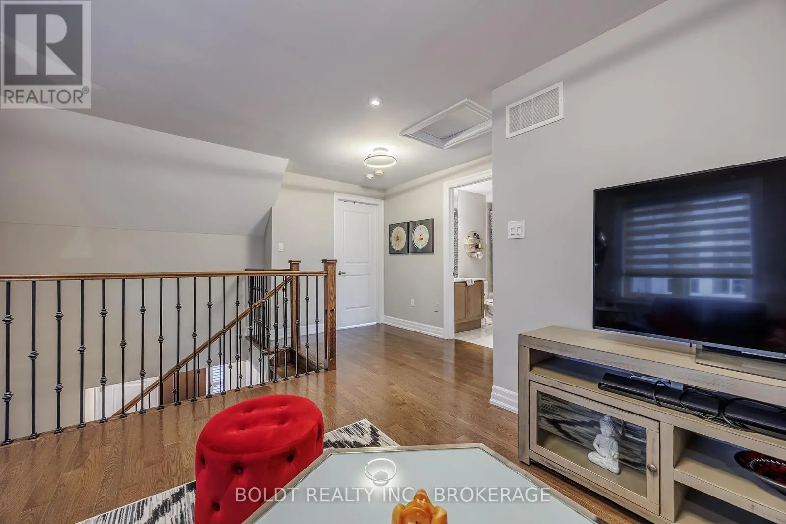 28 WINDSOR CIRCLE