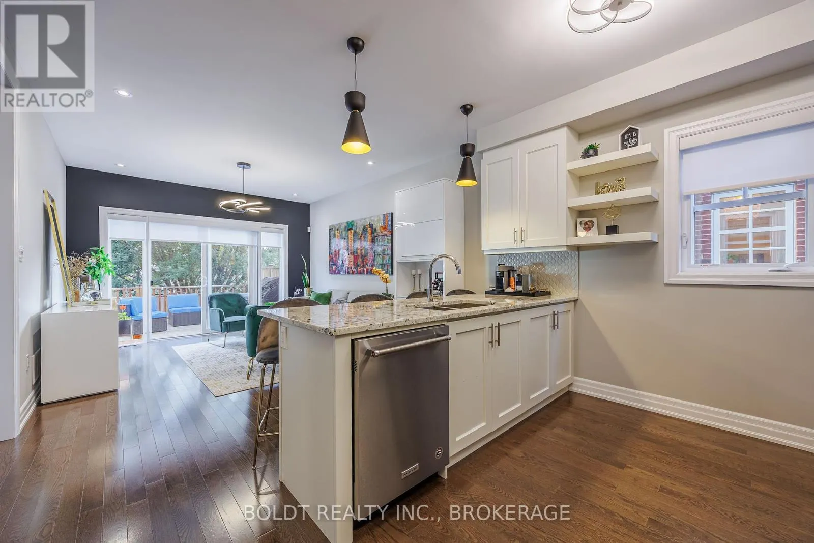 28 WINDSOR CIRCLE