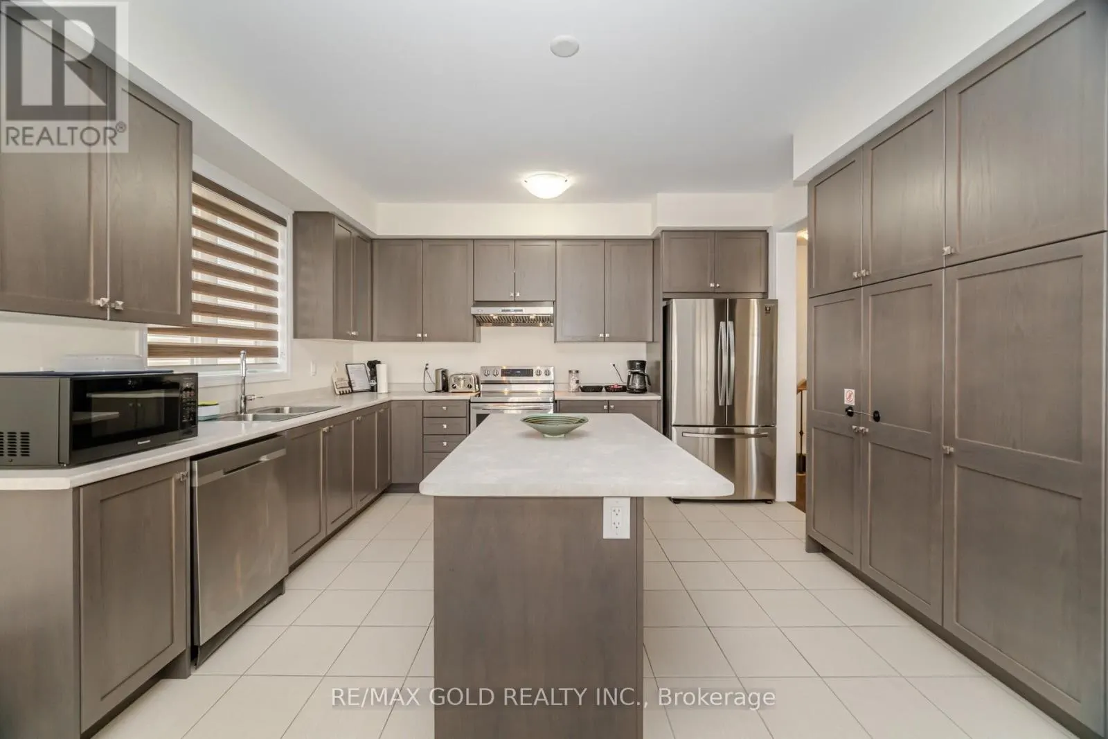 3 SARA DRIVE