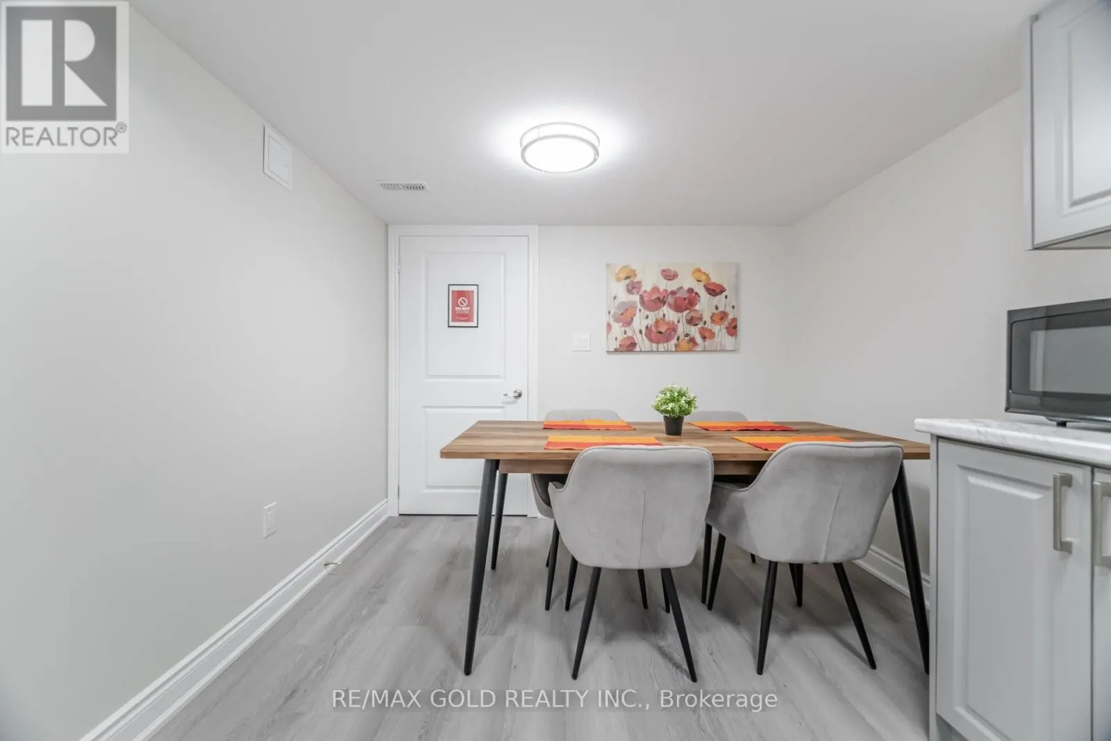 3 SARA DRIVE