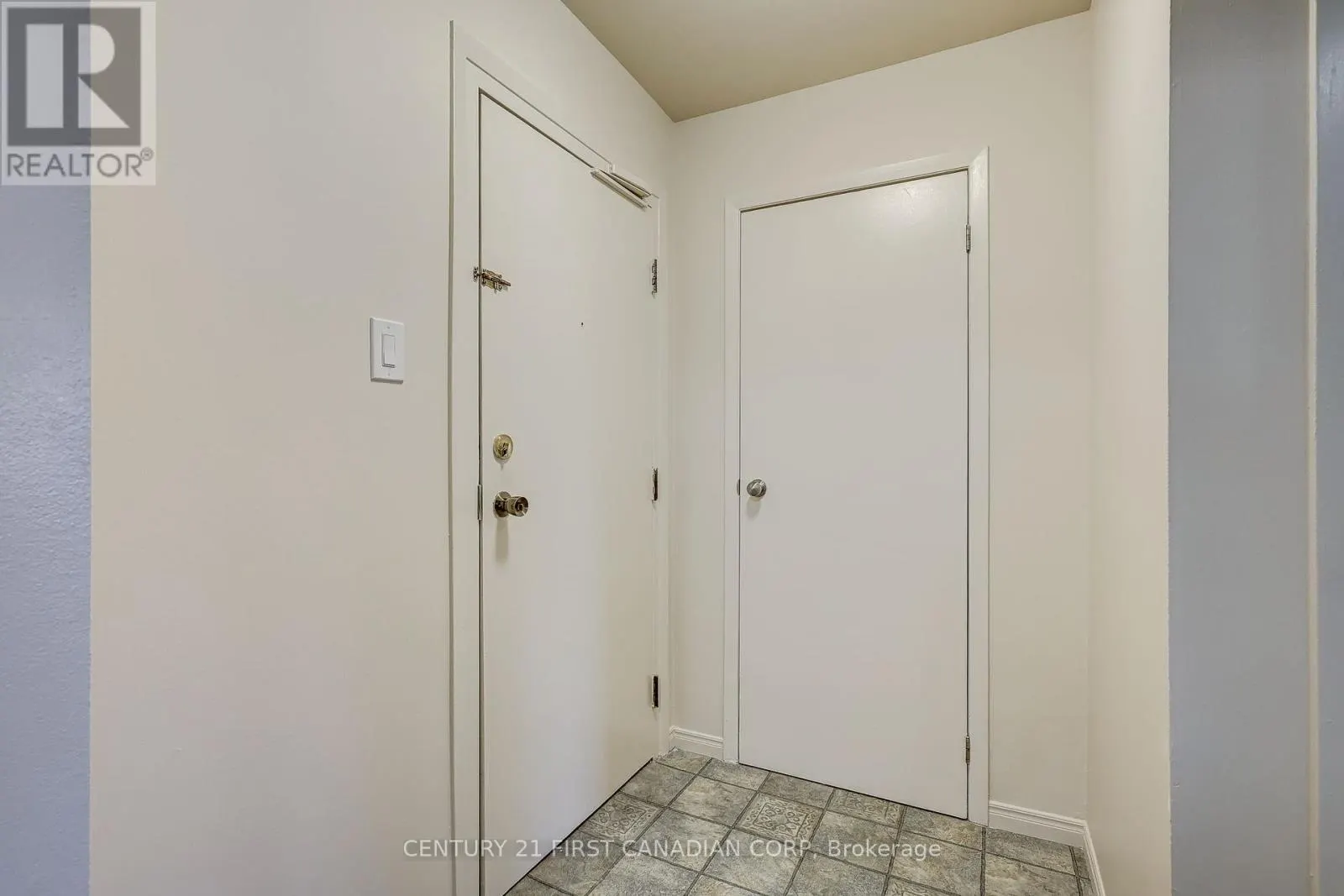 123 - 130 CONWAY DRIVE, #123